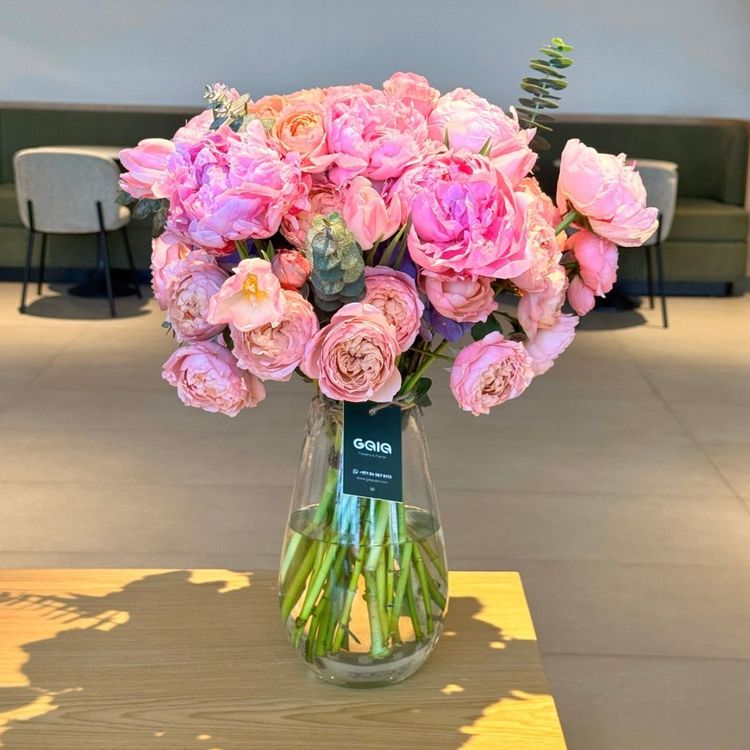 Fresh flower bouquet and floral arrangement