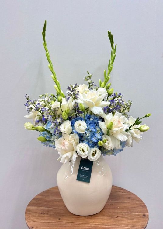 Pristine White Ohara Baby Blue Cloud Centerpiece