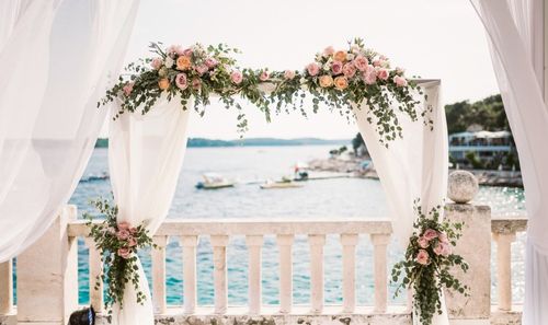 10 Stunning Beach Flower Arrangements for Your Events
